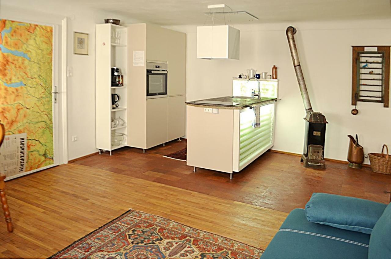 Center Apartment *